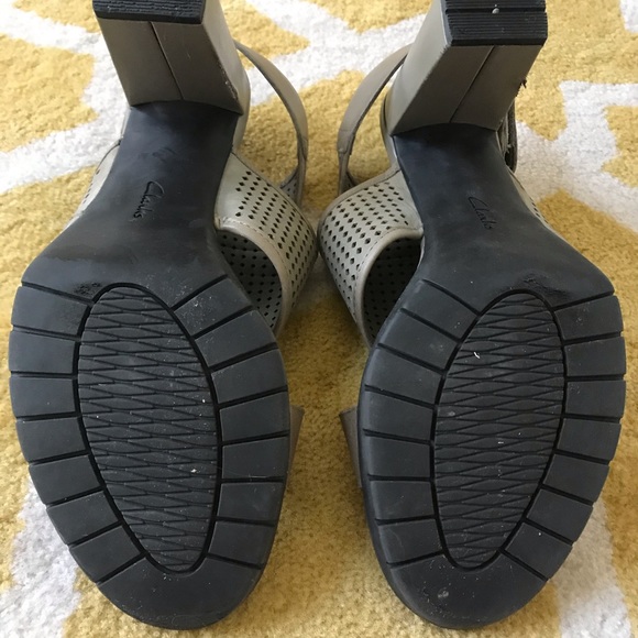 🌻CLARKS Olive Velcro Heels - Picture 3 of 4